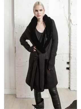 Nicholas K NWT Black Sils Sweater Size Small